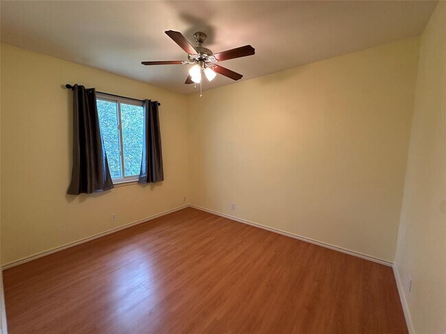 Building Photo - 1603 Azalea Dr