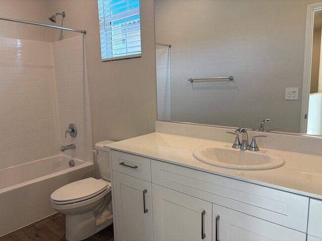 Building Photo - 40100 Campos Elegantes