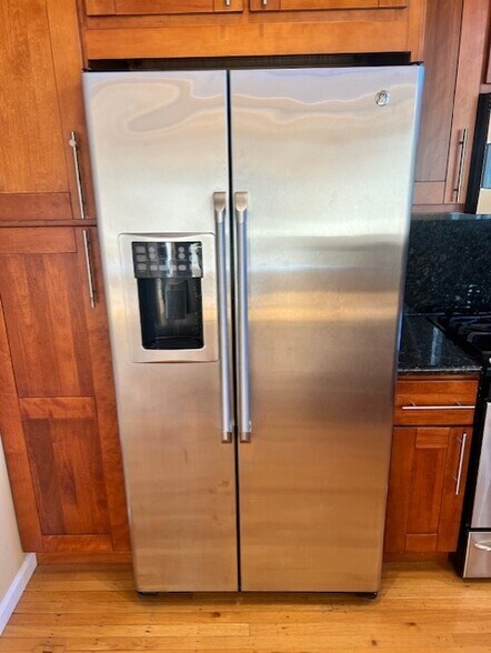 Building Photo - 880 Larkspur Dr