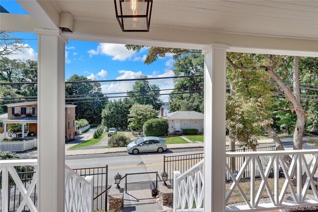 Building Photo - 324 Woodbine Ave