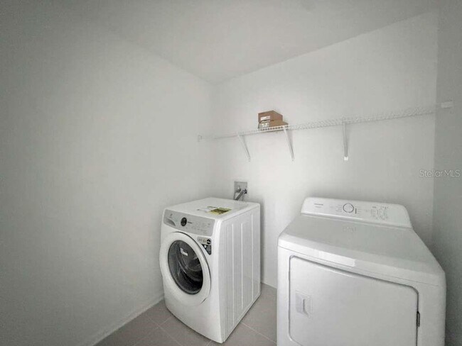 Building Photo - 3354 Alexander Dr