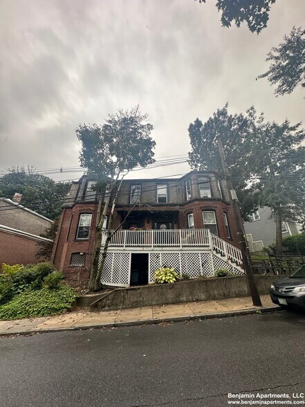 Building Photo - 38 Newton St