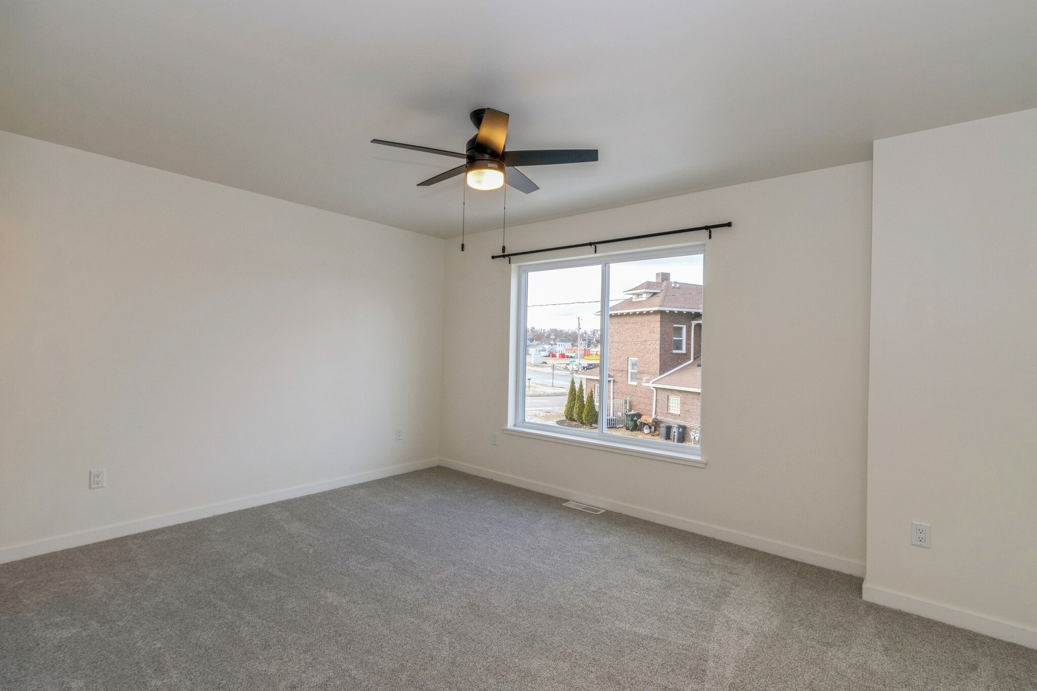 Building Photo - 421 C Ave NW