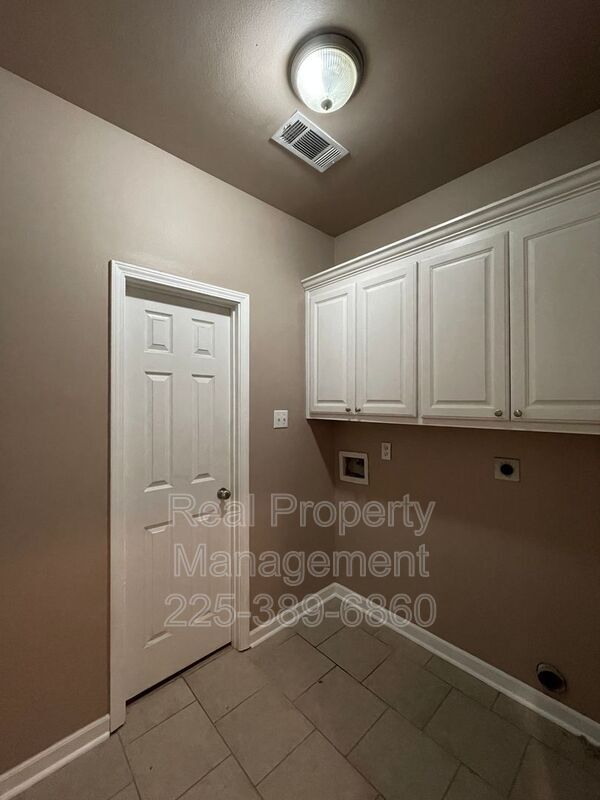 Building Photo - 30092 Irene Kennard Ave