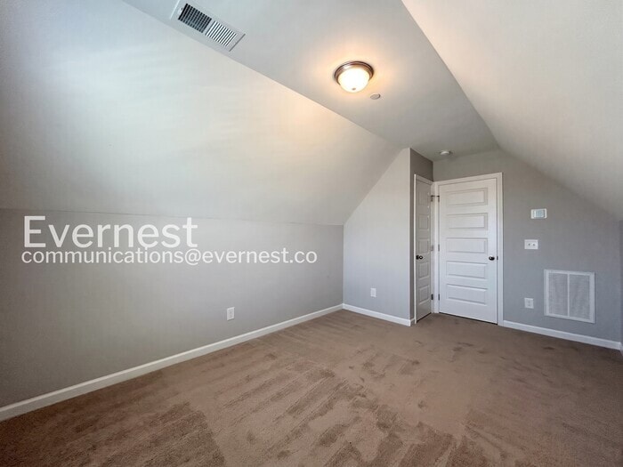 Building Photo - 1402 Pipeline Ave