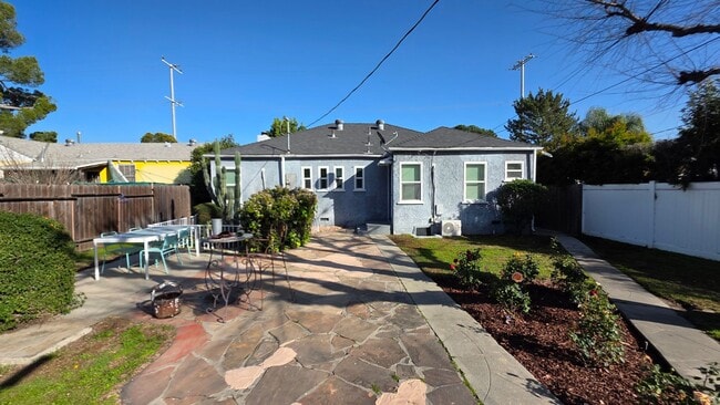 Building Photo - North Hollywood 2+2 extra storage, upgrades + backyard!