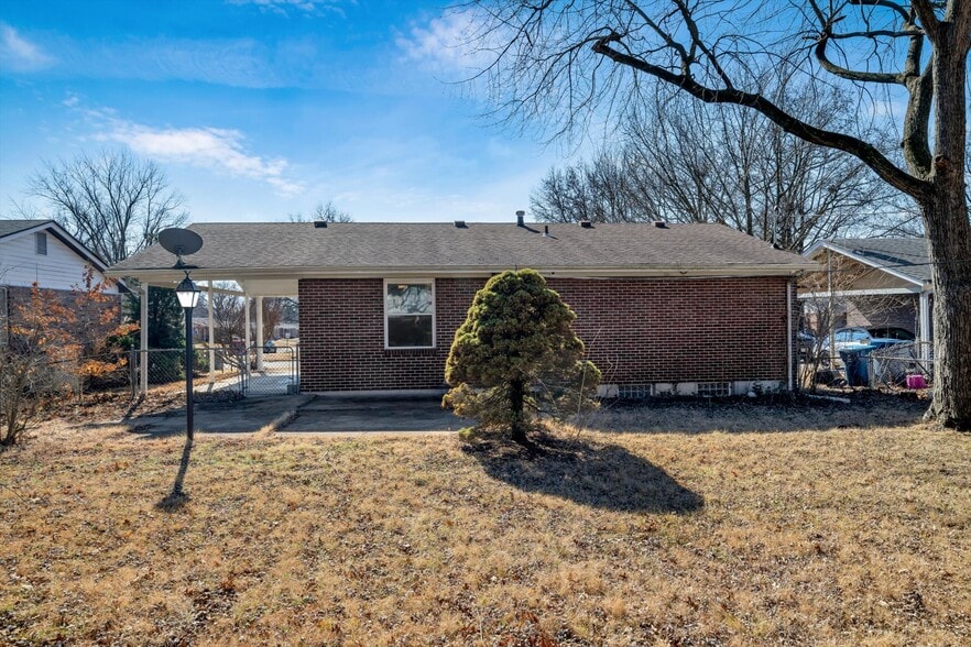 Building Photo - 1449 Coachway Ln