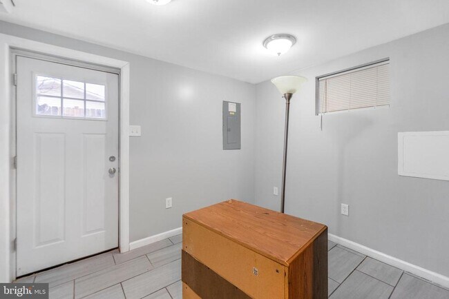 Building Photo - 4111 Landgreen St