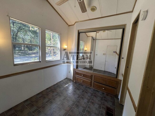 Building Photo - Cozy 1 Bedroom 1 Bath Home with Big Yard!