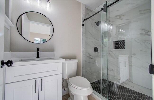 Building Photo - 7918 Bayside Dr