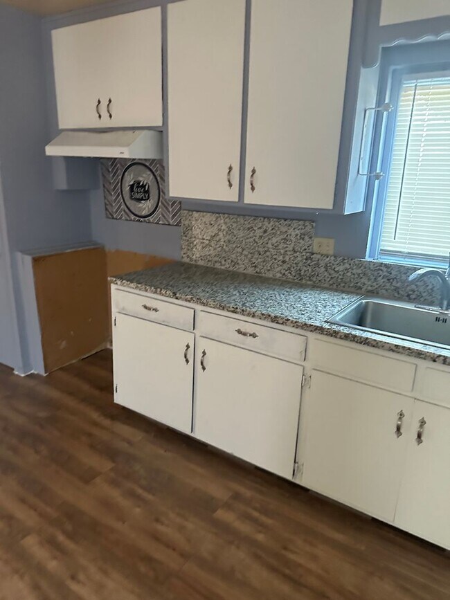 Building Photo - Charming Living in the Heart of Turlock