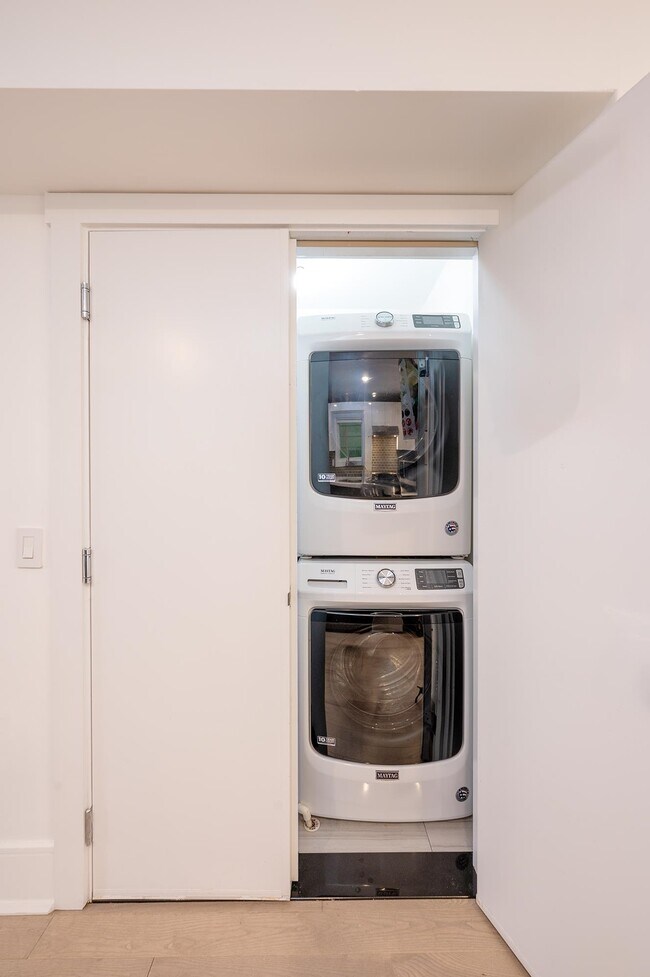 Building Photo - 309 Palisade Ave