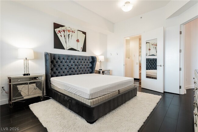 Building Photo - 360 E Desert Inn Rd