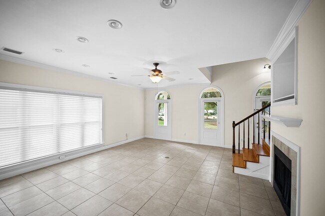 Building Photo - 11750 Village Green Dr