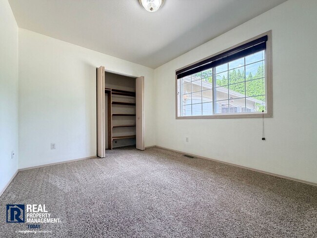 Building Photo - Beautiful 4BR Home Near Orting with Large Yard, Oversized Garage & A/C