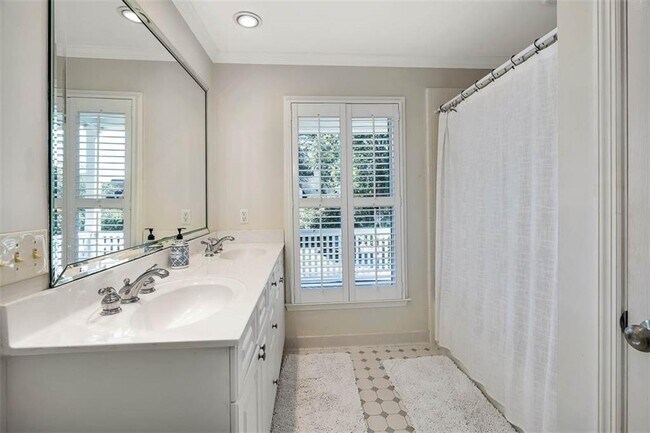 Building Photo - 122 Rosemont St