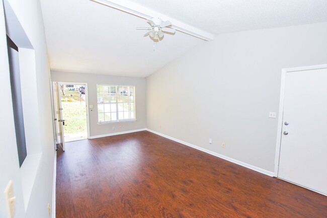 Building Photo - Single Family Home 3BR / 1BA