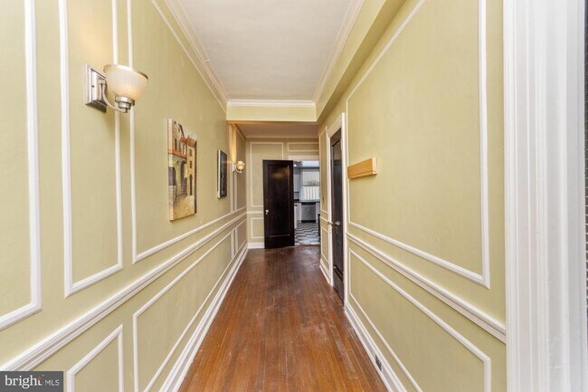 Building Photo - 3405 Greenway
