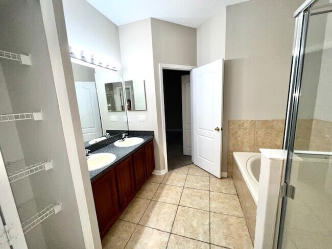 Building Photo - 9240 Black Hawk Ct
