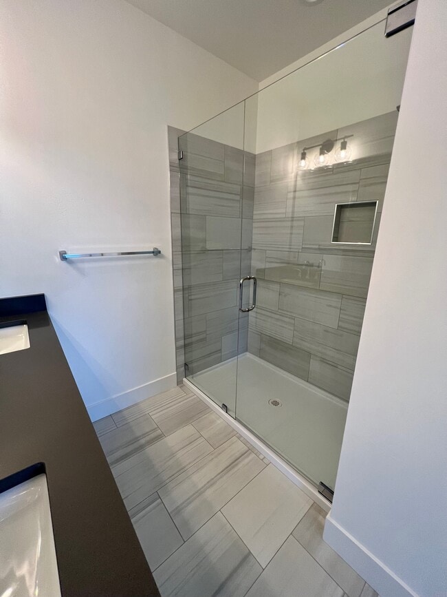 Building Photo - 210 Bogey Ln