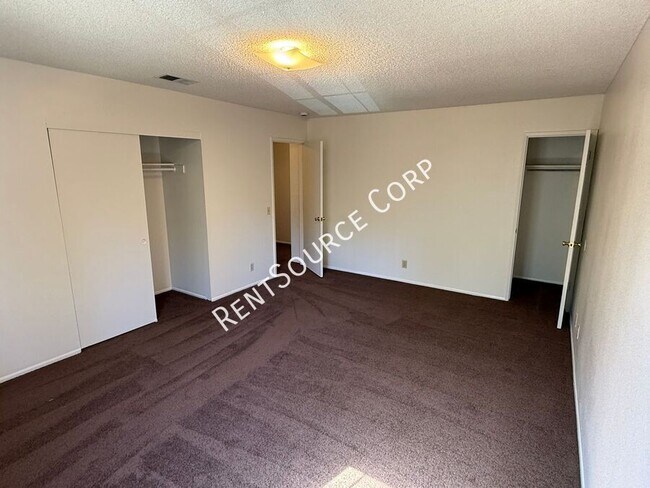 Building Photo - 1311 W Ave J 4