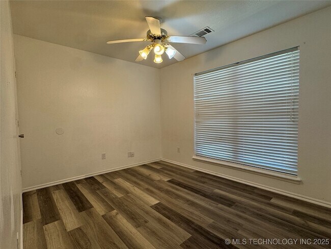 Building Photo - 13639 S Nyssa Ct