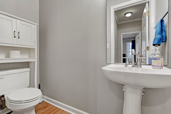 Building Photo - 801 Moratuck Dr