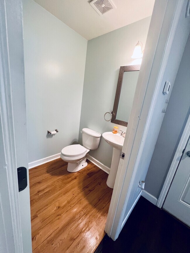 Building Photo - 128 Meadowland Dr