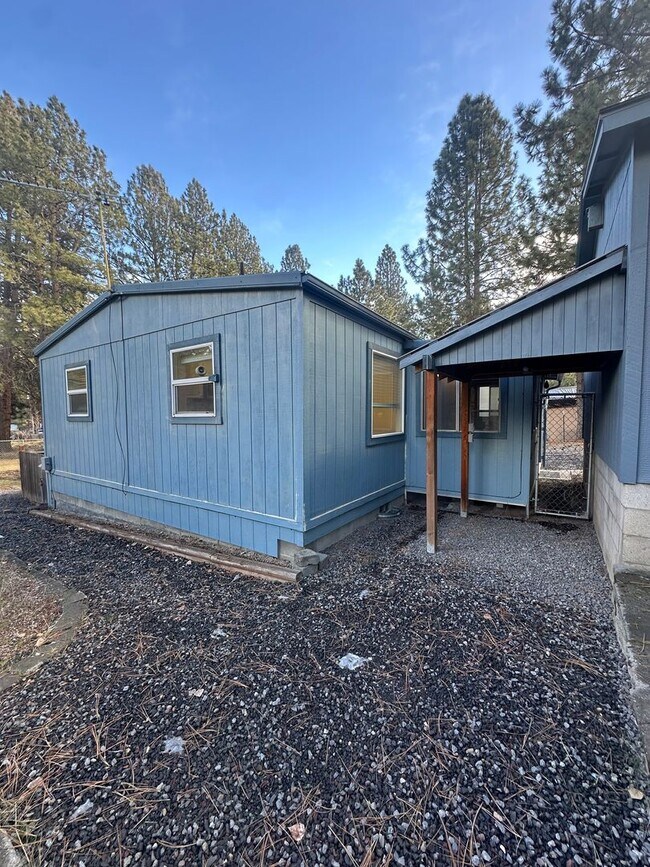 Building Photo - Completely Remodeled Home on 1 Acre in DRW