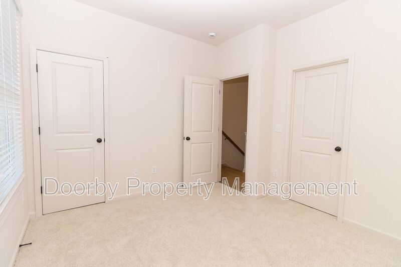 Building Photo - 642 Belletrace Cir