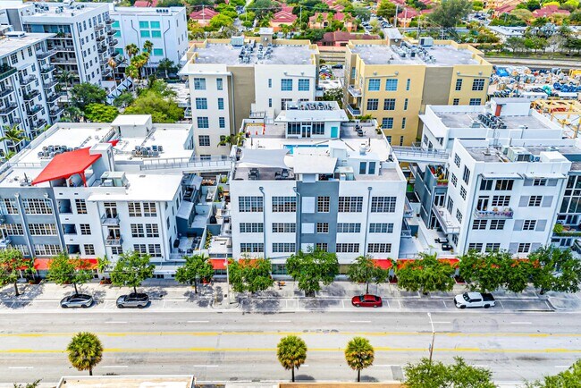 Building Photo - 425 N Andrews Ave