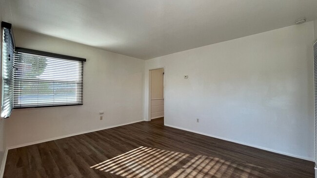 Building Photo - Short Term First Semester Lease: August - December 2026