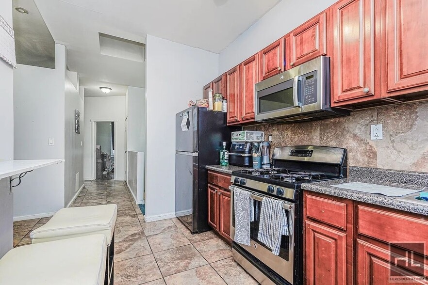 Building Photo - Bay Street