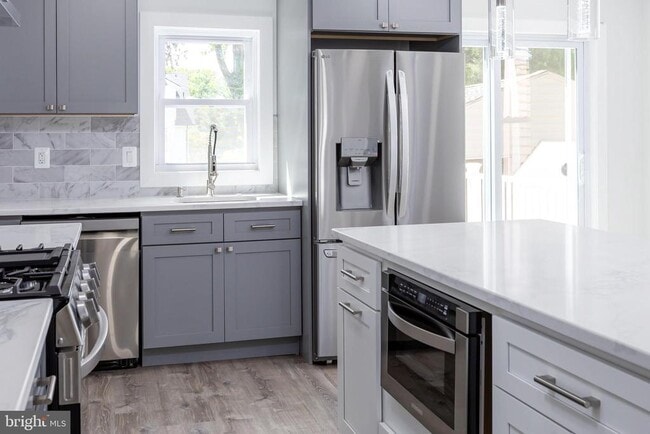 Building Photo - 3547 Finlaw Ave