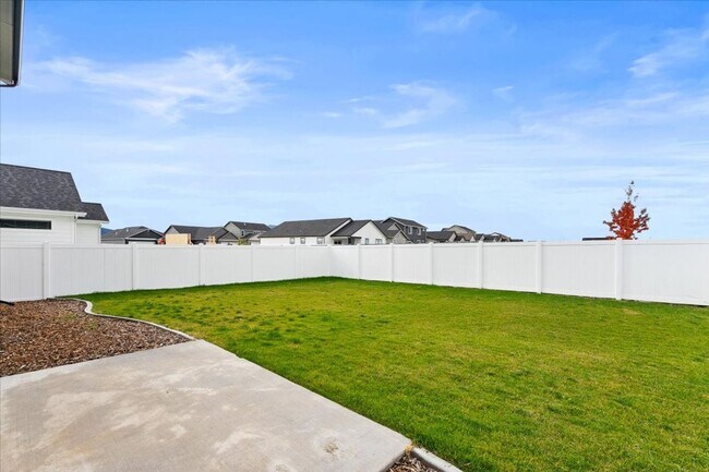 Building Photo - Spacious 4-Bedroom, 2.5 Bath, Two-Story Gem with a Fenced Yard!