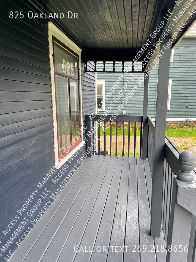 Building Photo - 3 bed home for rent Oakland Drive, Kalamazoo!