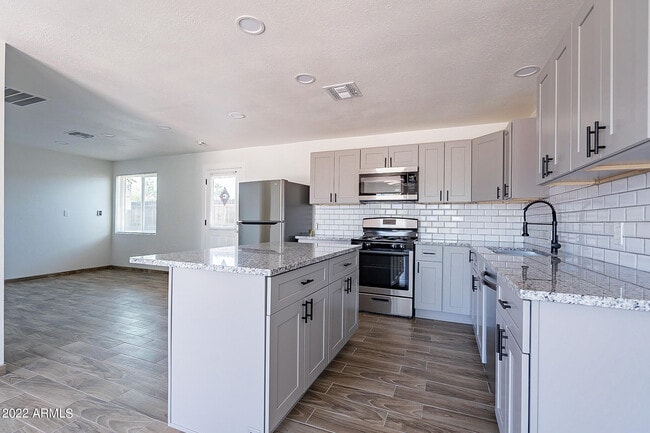 Building Photo - 37 E El Parque Dr