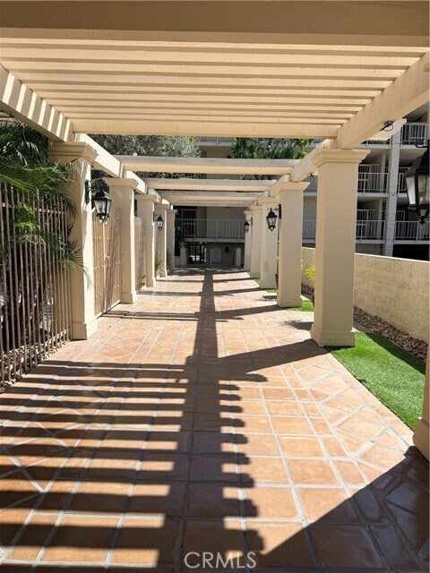 Building Photo - 405 Avenida Granada