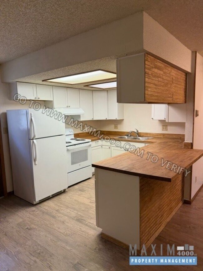 Building Photo - 2150 College Pl