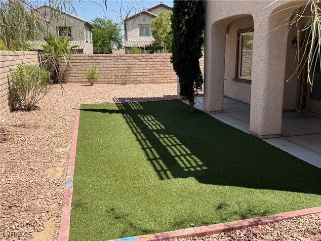 Building Photo - 856 S Colina Alta Pl