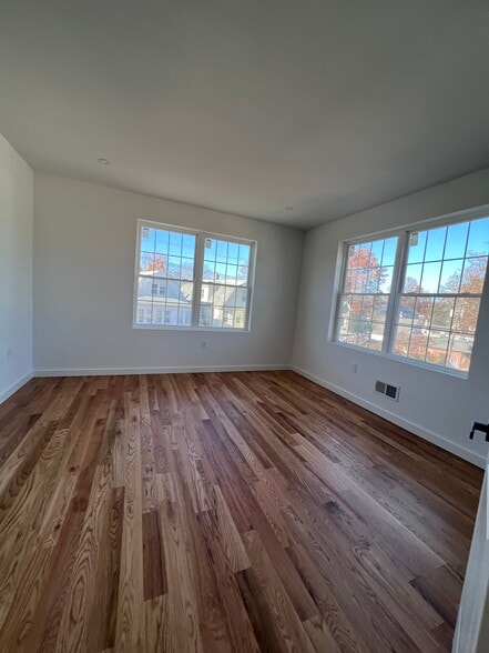 Building Photo - 125 Broughton Ave
