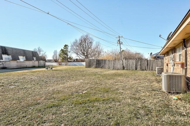 Building Photo - 924 SW 97th St Duplex