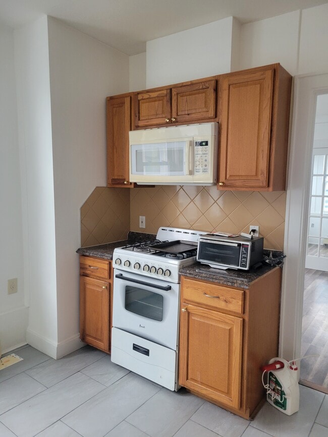 Building Photo - 11110 14th Ave