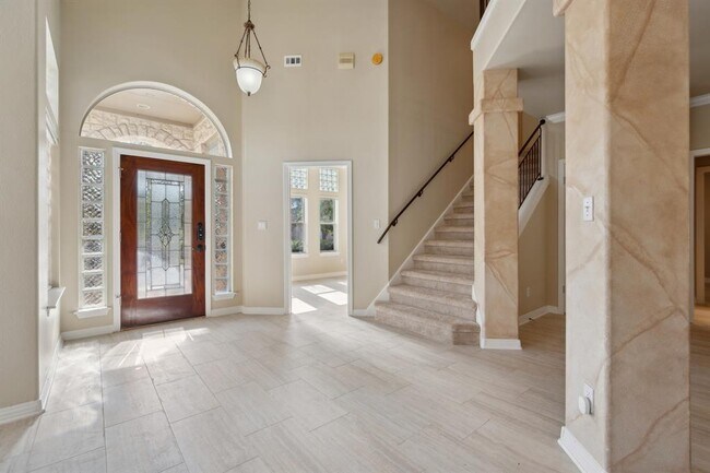 Building Photo - 9907 Spicewood Mesa