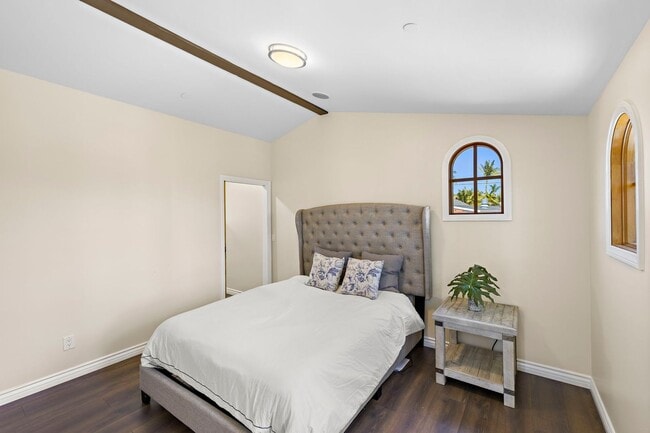 Building Photo - 1609 S Ola Vista