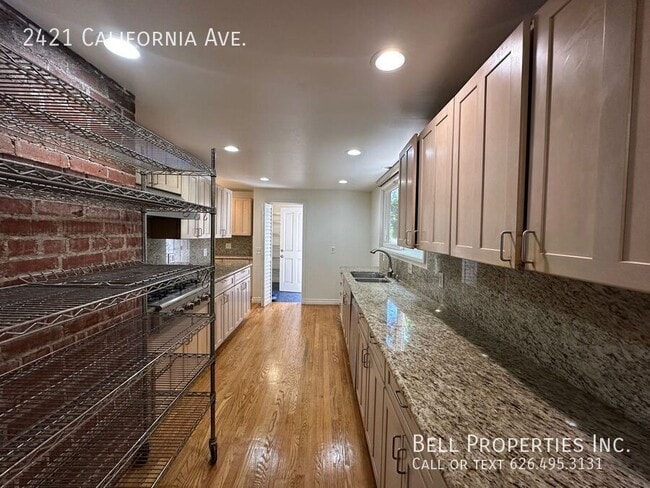Building Photo - 2421 California Ave