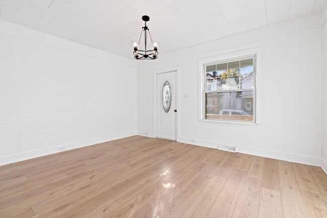 Building Photo - SCORE 50% OFF 1ST MONTH'S RENT IF SIGNED BY DEC 5! Beautiful 3 bedroom home in Beaver Falls avail...