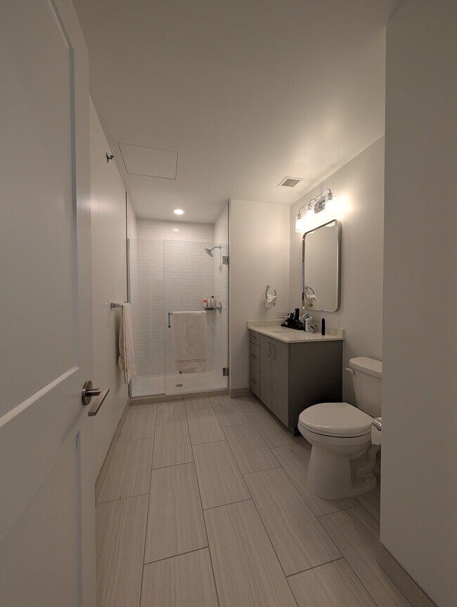 Building Photo - 2300 N Lincoln Park W