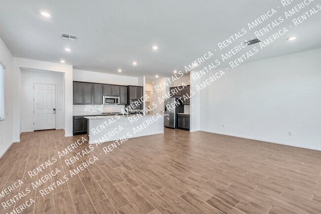 Building Photo - 10858 W Yates Ln