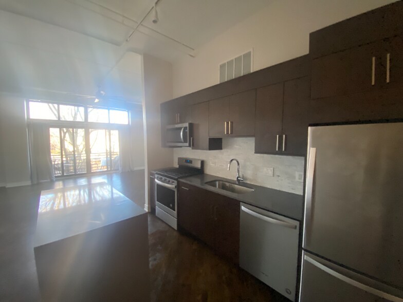 Building Photo - 2012 W St Paul Ave